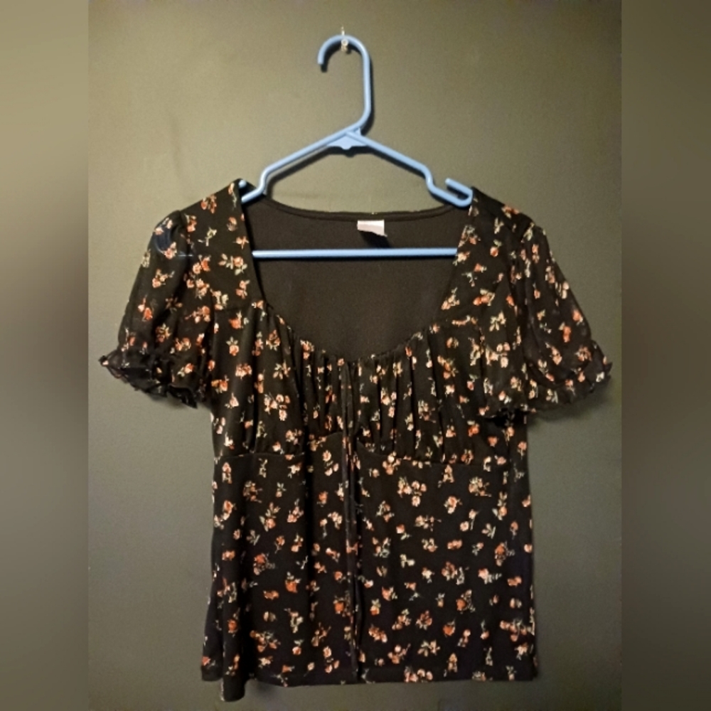 NO BOUNDARIES WOMEN'S LARGE SIZE 11-13 BLACK FLORAL SHORT SLEEVE SHIRT